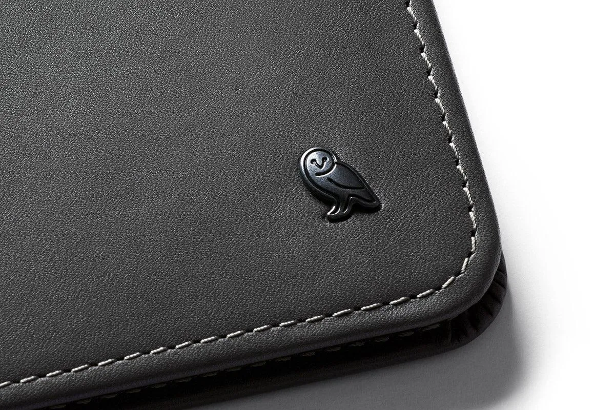 Bellroy Hide & Seek Lo in Charcoal Cobalt