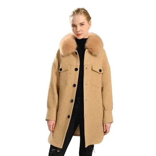 Elegant wool coat with natural fur collar