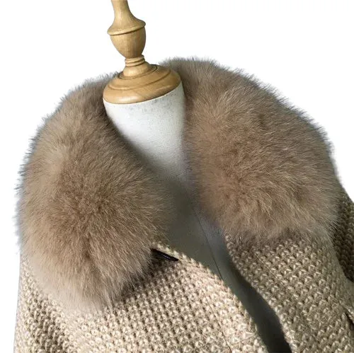 Elegant wool coat with natural fur collar