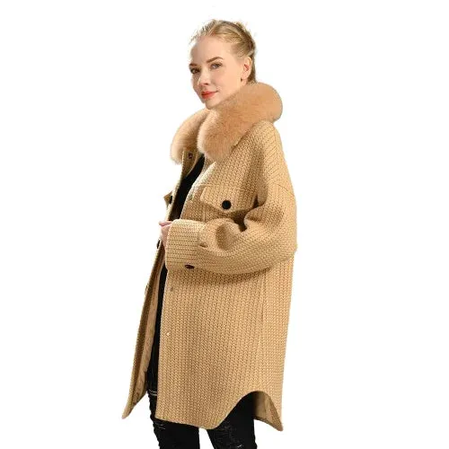 Elegant wool coat with natural fur collar