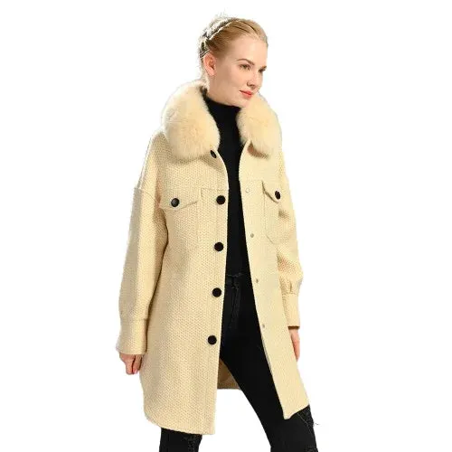 Elegant wool coat with natural fur collar