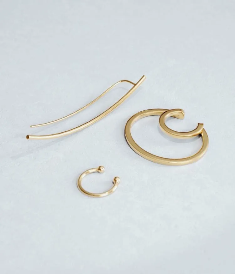 Set ear-cuffs in gold